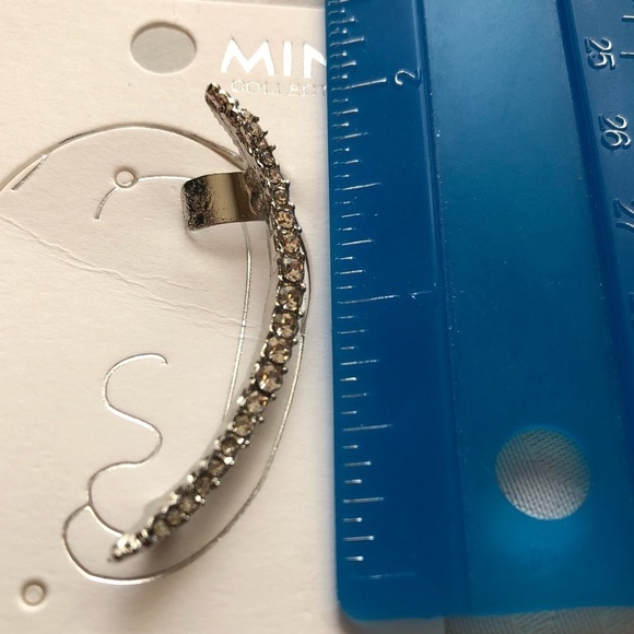 💜3/$30 Rhinestone Silvertone Ear Climber for pierced ears - Picture 3 of 5